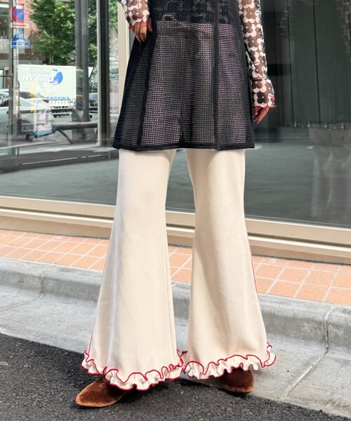HELLO.SANFRANCISCO(ハローサンフランシスコ)の「【HELLO.SANFRANCISCO/ハローサンフランシスコ】コーデュロイ裾フリルフレアパンツ(スウェットパンツ・レディース・グリーン/ブラウン/ブラック/アイボリー・MEDIUM/SMALL)」の5枚目の写真