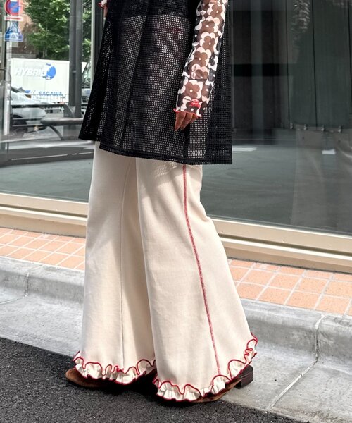 HELLO.SANFRANCISCO(ハローサンフランシスコ)の「【HELLO.SANFRANCISCO/ハローサンフランシスコ】コーデュロイ裾フリルフレアパンツ(スウェットパンツ・レディース・グリーン/ブラウン/ブラック/アイボリー・MEDIUM/SMALL)」の7枚目の写真