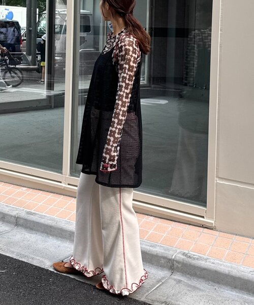 HELLO.SANFRANCISCO(ハローサンフランシスコ)の「【HELLO.SANFRANCISCO/ハローサンフランシスコ】コーデュロイ裾フリルフレアパンツ(スウェットパンツ・レディース・グリーン/ブラウン/ブラック/アイボリー・MEDIUM/SMALL)」の11枚目の写真
