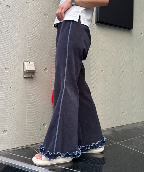 HELLO.SANFRANCISCO(ハローサンフランシスコ)の「【HELLO.SANFRANCISCO/ハローサンフランシスコ】コーデュロイ裾フリルフレアパンツ(スウェットパンツ・レディース・グリーン/ブラウン/ブラック/アイボリー・MEDIUM/SMALL)」の19枚目の写真