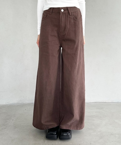 Bamm(バム)の「ワイドバギーフレアデニムパンツ(デニムパンツ・レディース・ブラウン/ブラック・M)」の2枚目の写真