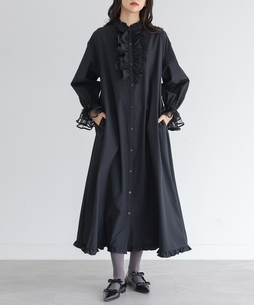 somari imagination(ソマリ イマジネーション)の「チュールプリーツシャツワンピース(シャツワンピース・レディース・オフホワイト/ブラック・1/2)」の2枚目の写真