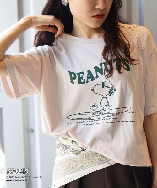 le.coeur blanc（ルクールブラン）の「【PEANUTS】ピグメントTシャツ（Tシャツ/カットソー・レディース・グレイッシュベージュ/ブラウン/チャコールグレー・38）」の3枚目の写真