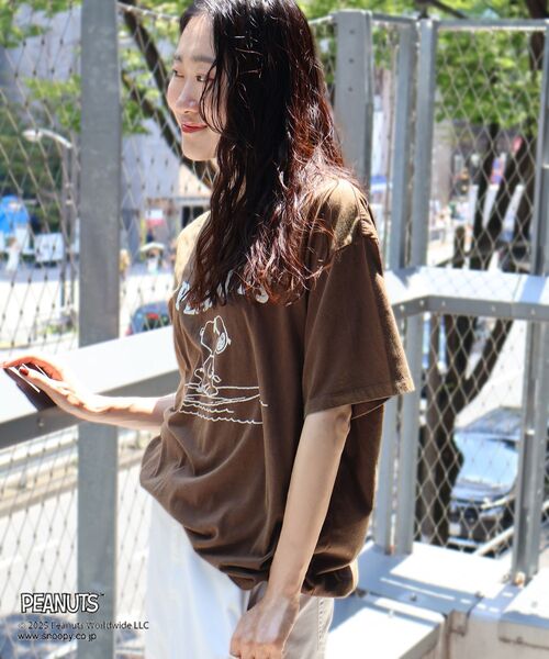 le.coeur blanc（ルクールブラン）の「【PEANUTS】ピグメントTシャツ（Tシャツ/カットソー・レディース・グレイッシュベージュ/ブラウン/チャコールグレー・38）」の10枚目の写真