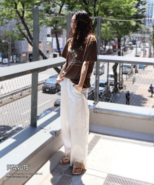 le.coeur blanc（ルクールブラン）の「【PEANUTS】ピグメントTシャツ（Tシャツ/カットソー・レディース・グレイッシュベージュ/ブラウン/チャコールグレー・38）」の12枚目の写真