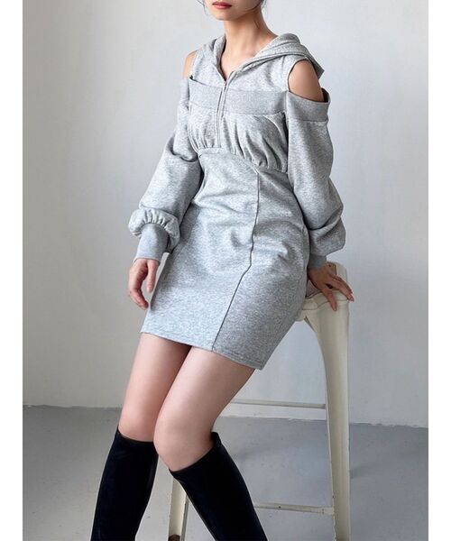 RESEXXY（リゼクシー）の「レイヤードフーディミニワンピース（ワンピース・レディース・ブラック/ライトグレー/チャコールグレー・FREE）」の3枚目の写真