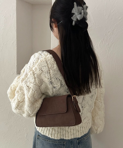 apres jour clair(アプレジュールクレア)の「【apres jour clair】フラップフェイクスエードバッグ(ショルダーバッグ・レディース・ブラック/ブラウン系その他/キャメル・FREE)」の1枚目の写真