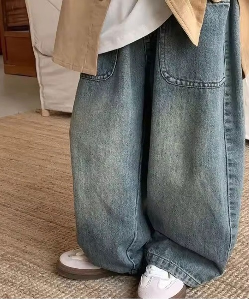 Bambin(ボンバン)の「【 Bambin / ボンバン 】 ヴィンテージカラー ペインター デニムパンツ(デニムパンツ・キッズ・ブルー・100/110/120/130)」の2枚目の写真