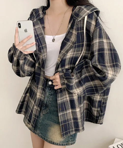 VIVID LADY(ビビッドレディー)の「フード付き チェックシャツ(シャツ/ブラウス・レディース・ネイビー/ブラウン/ブラック・FREE)」の3枚目の写真