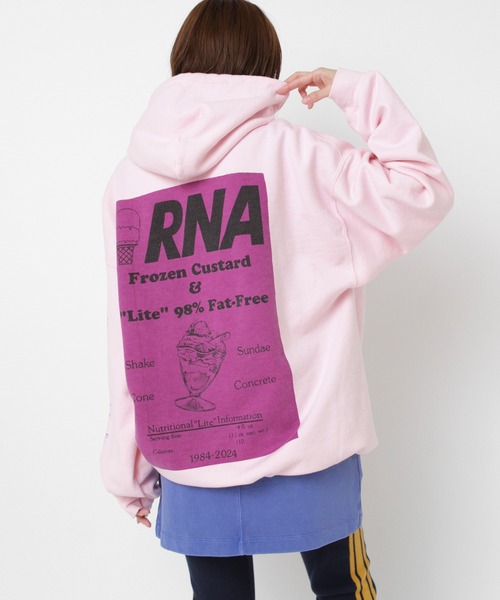 RNA(アールエヌエー)の「M2580 スクエアロゴパーカー(パーカー・レディース・ホワイト/ピンク/ブラック・MEDIUM)」の3枚目の写真