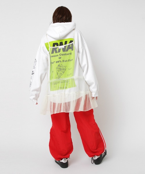 RNA(アールエヌエー)の「M2580 スクエアロゴパーカー(パーカー・レディース・ホワイト/ピンク/ブラック・MEDIUM)」の12枚目の写真