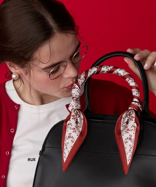 BONLECILL Marche（ボンルシールマルシェ）の「【BONLECILL Marche】《選べる9柄！》アソートリボンスカーフ（バンダナ/スカーフ・レディース・グリーン/ブラック/ブラウン系1/チョコ/ブラウン/テラコッタ/ホワイト/ベージュ/オレンジ系1・FREE）」の4枚目の写真