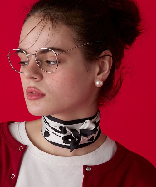 BONLECILL Marche（ボンルシールマルシェ）の「【BONLECILL Marche】《選べる9柄！》アソートリボンスカーフ（バンダナ/スカーフ・レディース・グリーン/ブラック/ブラウン系1/チョコ/ブラウン/テラコッタ/ホワイト/ベージュ/オレンジ系1・FREE）」の2枚目の写真