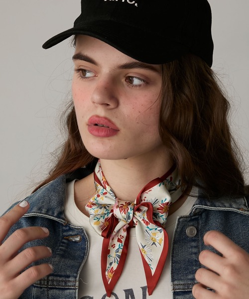 BONLECILL Marche（ボンルシールマルシェ）の「【BONLECILL Marche】《選べる9柄！》アソートリボンスカーフ（バンダナ/スカーフ・レディース・グリーン/ブラック/ブラウン系1/チョコ/ブラウン/テラコッタ/ホワイト/ベージュ/オレンジ系1・FREE）」の5枚目の写真