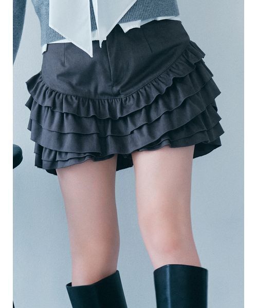 FURFUR（ファーファー）の「フリルレイヤースウェードショートパンツ（その他パンツ・レディース・サックスブルー/ベージュ/チャコールグレー・F）」の4枚目の写真