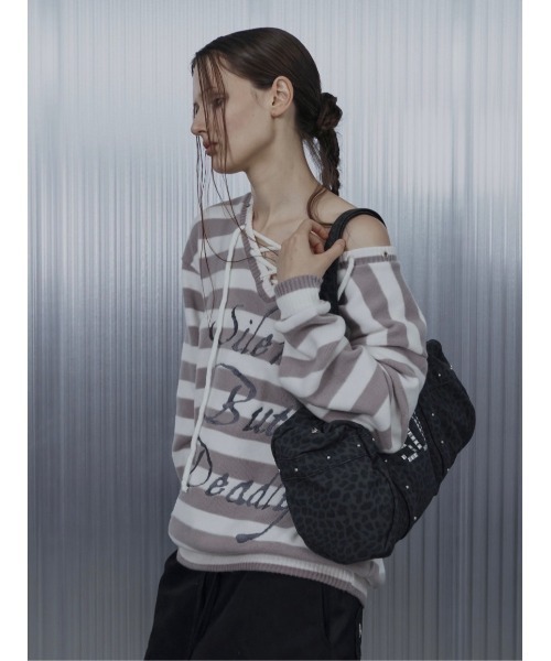 SETUPEXE(セットアップイーエックスイー)の「A'GEM/9 × .kom 『SETUPEXE/セットアップイーエックスイー』 STRIPE V-NECK MTM/ボーダーレースアップオフショルダーニットプルオーバー(ニット/セーター・レディース・アイボリー/ブラック/ブラウン・FREE)」の4枚目の写真