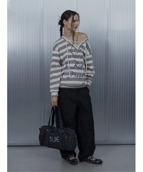 SETUPEXE(セットアップイーエックスイー)の「A'GEM/9 × .kom 『SETUPEXE/セットアップイーエックスイー』 STRIPE V-NECK MTM/ボーダーレースアップオフショルダーニットプルオーバー(ニット/セーター・レディース・アイボリー/ブラック/ブラウン・FREE)」の5枚目の写真