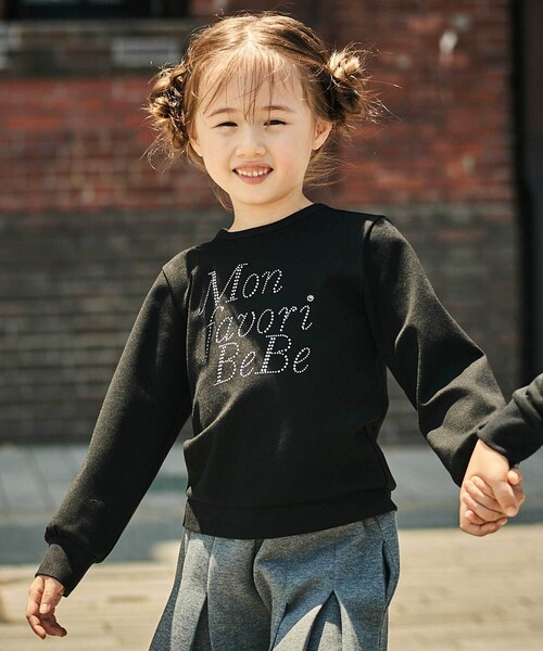 BeBe(ベベ)の「ポンチラインストーンロゴトレーナー(スウェット・キッズ・オフホワイト/ブラック・110cm/120cm/130cm/140cm/150cm)」の2枚目の写真