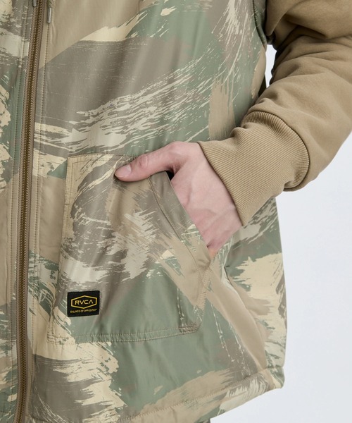 RVCA(ルーカ)の「RVCA メンズ GRANT PUFFER REVERSIBLE ZIP HD パーカー 【2025年秋冬モデル】/ルーカリバーシブルジップアップパーカー・フーディー(SET UP・セットアップ可能・空港コーデ)(パーカー・メンズ・ブラウン系カモフラージュ/ブラック/ブラック系その他・X-LARGE/LARGE/MEDIUM/SMALL)」の16枚目の写真