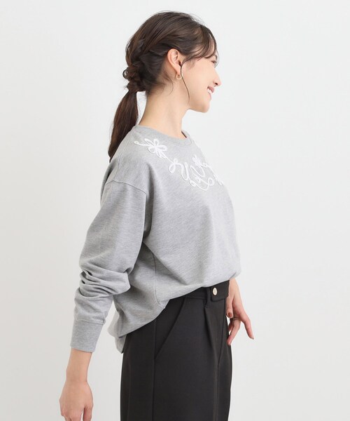 SHOO・LA・RUE（シューラルー）の「コード刺繍ミニ裏毛トップス（Tシャツ/カットソー・レディース・アイボリー系/ライトグレー系1/ブラック系2・01/02/03/04）」の9枚目の写真