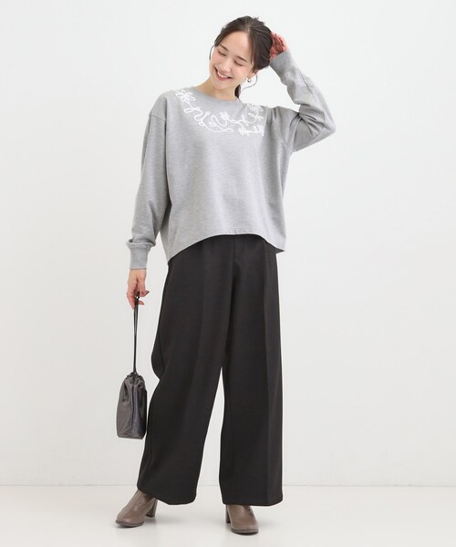 SHOO・LA・RUE（シューラルー）の「コード刺繍ミニ裏毛トップス（Tシャツ/カットソー・レディース・アイボリー系/ライトグレー系1/ブラック系2・01/02/03/04）」の10枚目の写真