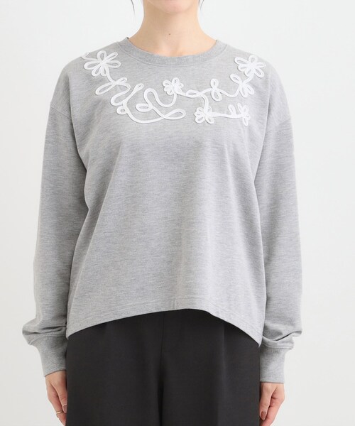 SHOO・LA・RUE（シューラルー）の「コード刺繍ミニ裏毛トップス（Tシャツ/カットソー・レディース・アイボリー系/ライトグレー系1/ブラック系2・01/02/03/04）」の16枚目の写真