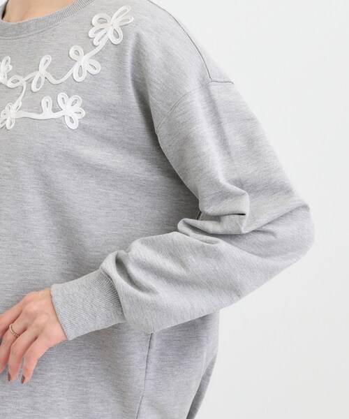 SHOO・LA・RUE（シューラルー）の「コード刺繍ミニ裏毛トップス（Tシャツ/カットソー・レディース・アイボリー系/ライトグレー系1/ブラック系2・01/02/03/04）」の20枚目の写真