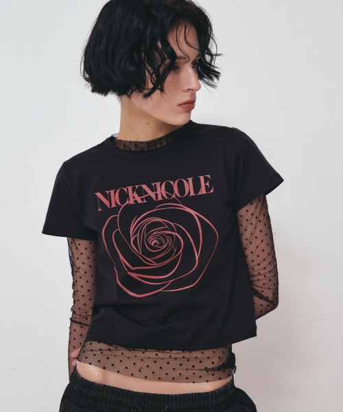 NICK&NICOLE(ニックアンドニコール)の「ROSE SIGNATURE CROP TOP_BLACK BURGUNDY(Tシャツ/カットソー・レディース・その他・FREE)」の2枚目の写真