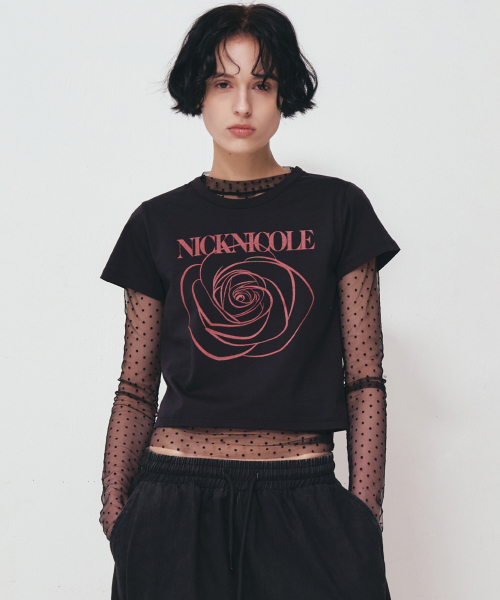 NICK&NICOLE(ニックアンドニコール)の「ROSE SIGNATURE CROP TOP_BLACK BURGUNDY(Tシャツ/カットソー・レディース・その他・FREE)」の3枚目の写真