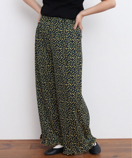 Dot&Stripes CHILD WOMAN(ドットアンドストライプス チャイルドウーマン)の「ポンチsmall roseプリント イージーパンツ(その他パンツ・レディース・ブラック/ネイビー・FREE)」の2枚目の写真