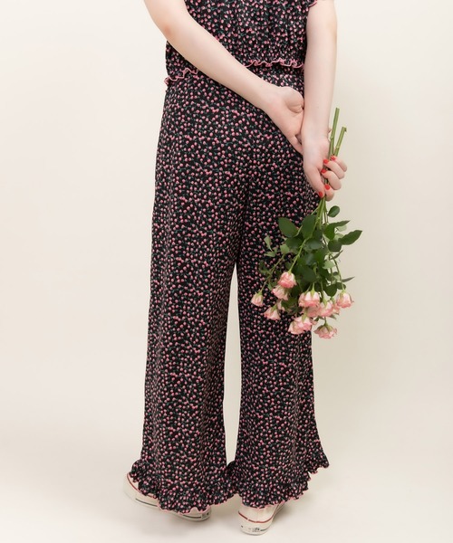Dot＆Stripes CHILD WOMAN（ドットアンドストライプス　チャイルドウーマン）の「ポンチsmall roseプリント イージーパンツ（その他パンツ・レディース・ブラック・FREE）」の6枚目の写真