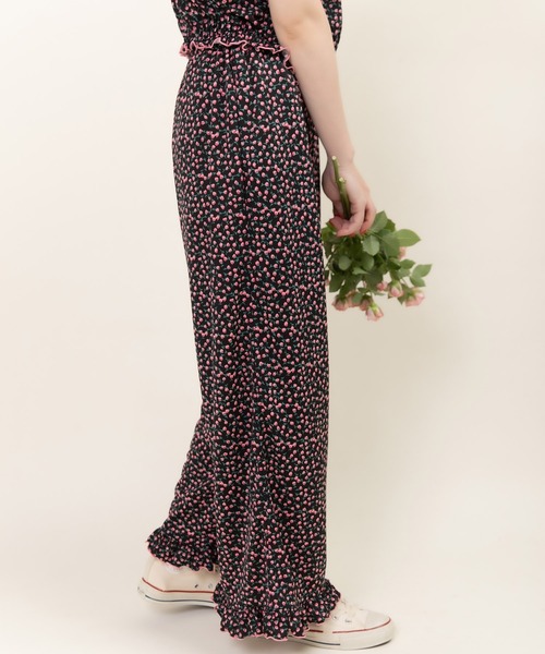 Dot＆Stripes CHILD WOMAN（ドットアンドストライプス　チャイルドウーマン）の「ポンチsmall roseプリント イージーパンツ（その他パンツ・レディース・ブラック・FREE）」の5枚目の写真