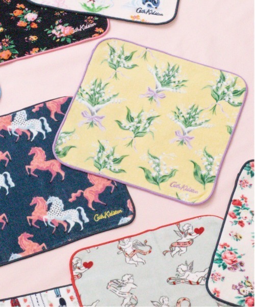 Cath Kidston(キャスキッドソン)の「タオルハンカチ Lily Of The Valley(ハンカチ/ハンドタオル・レディース・イエロー/ピンク・FREE)」の5枚目の写真
