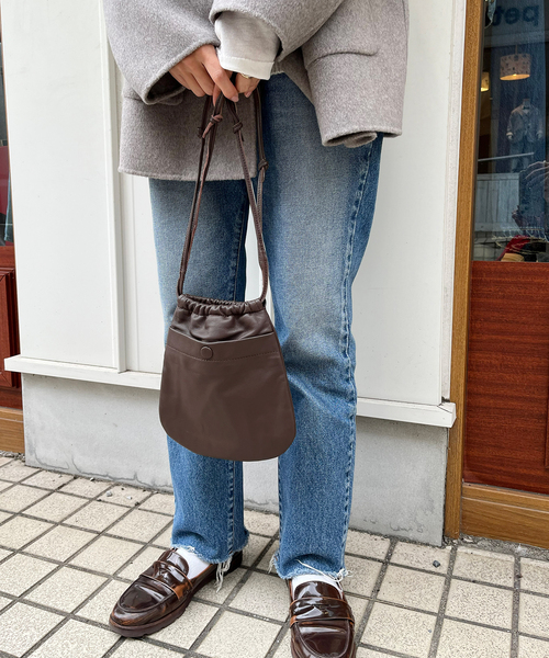 FRAMeWORK（フレームワーク）の「CCU drawstring bag（クラッチバッグ・レディース・ブラウン/ブラック・FREE）」の2枚目の写真