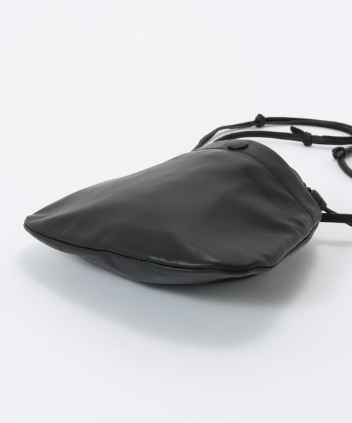 FRAMeWORK（フレームワーク）の「CCU drawstring bag（クラッチバッグ・レディース・ブラウン/ブラック・FREE）」の7枚目の写真