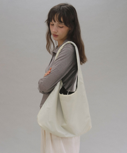 ANDNEEDS（アンドニーズ）の「Camilla reversible hobo bag (black)（ショルダーバッグ・レディース・その他・FREE）」の2枚目の写真