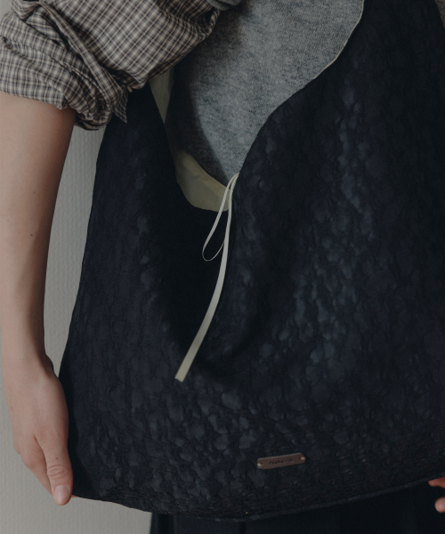 ANDNEEDS（アンドニーズ）の「Camilla reversible hobo bag (black)（ショルダーバッグ・レディース・その他・FREE）」の4枚目の写真