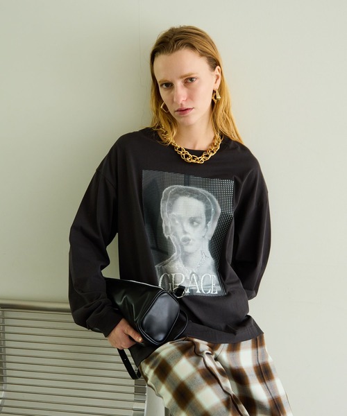 MAISON SPECIAL(メゾンスペシャル)の「GRACE Print Long Tee/GRACEプリントロンTEE(Tシャツ/カットソー・レディース・ホワイト/イエロー/チャコールグレー・FREE)」の6枚目の写真