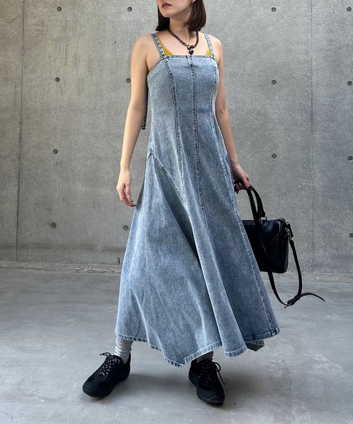 PAGEBOY（ページボーイ）の「＜まるでデニム見え！/紫外線カット/ストレッチ＞マルデニキャミワンピース（ワンピース・レディース・ライトブルー/ブラック/ブルー・FREE）」の2枚目の写真