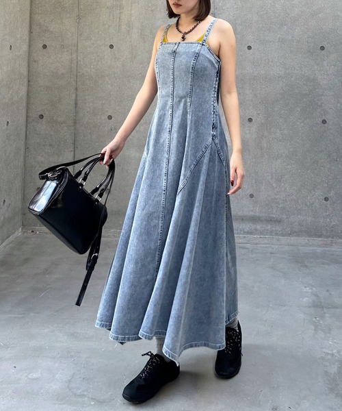 PAGEBOY（ページボーイ）の「＜まるでデニム見え！/紫外線カット/ストレッチ＞マルデニキャミワンピース（ワンピース・レディース・ライトブルー/ブラック/ブルー・FREE）」の13枚目の写真