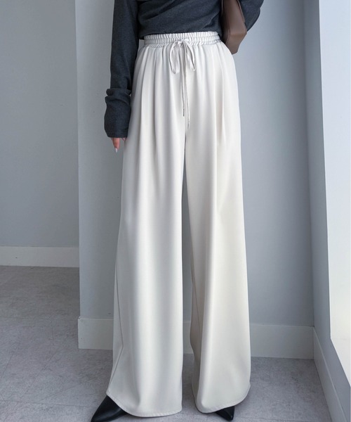 RANAN（ラナン）の「【全骨格◎/体型拾わず美脚見え】とろみ2タックイージーパンツ【4サイズ展開 S/M/L/LL】【イージーケア】（その他パンツ・レディース・アイボリー/ブラック/ブラウン/チャコール・L/LL/M/S）」の2枚目の写真