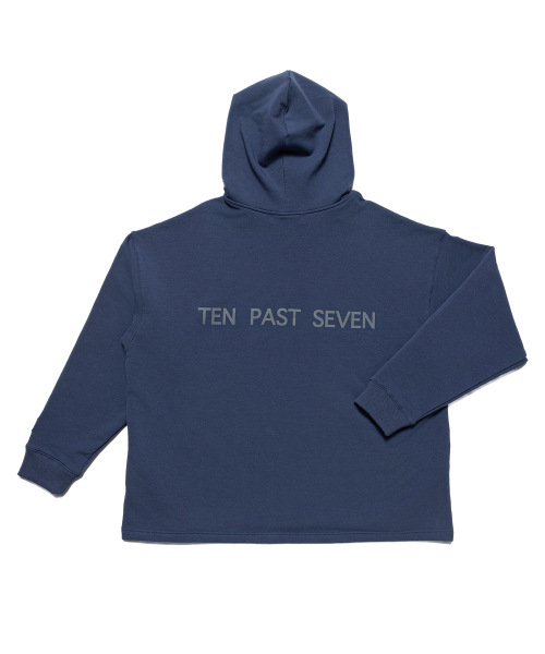 TEN PAST SEVEN（テン ファスト セブン）の「オーバーサイズフードパーカー - ブルー（パーカー・メンズ・その他・SMALL/MEDIUM/LARGE）」の2枚目の写真