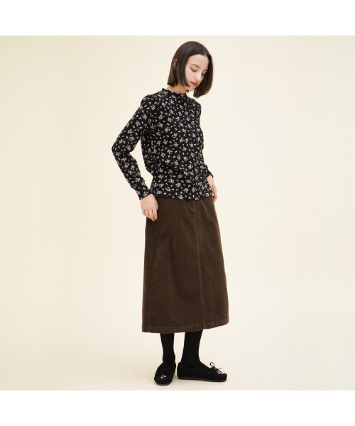 CHIQUITA(チキータ)の「ハーフタートルスウェットシャツ(フラワーナッピング)ブラック 244603FBK(Tシャツ/カットソー・レディース・その他・SMALL/MEDIUM)」の3枚目の写真