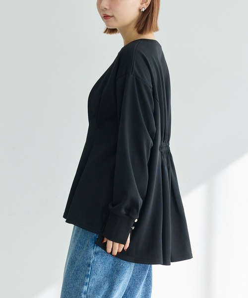 LAVEANGE(ラビアンジェ)の「ウエストタック ライトスウェットプルオーバー(スウェット・レディース・グレイッシュベージュ/ブラック・3L/LL/M/5L/4L)」の3枚目の写真