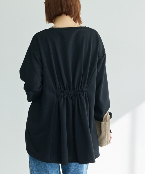 LAVEANGE(ラビアンジェ)の「ウエストタック ライトスウェットプルオーバー(スウェット・レディース・グレイッシュベージュ/ブラック・3L/LL/M/5L/4L)」の4枚目の写真