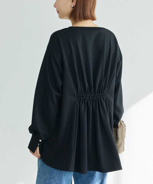 LAVEANGE(ラビアンジェ)の「ウエストタック ライトスウェットプルオーバー(スウェット・レディース・グレイッシュベージュ/ブラック・3L/LL/M/5L/4L)」の5枚目の写真