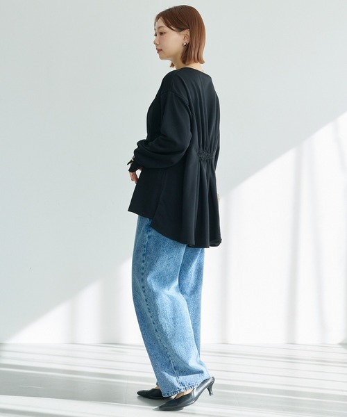 LAVEANGE(ラビアンジェ)の「ウエストタック ライトスウェットプルオーバー(スウェット・レディース・グレイッシュベージュ/ブラック・3L/LL/M/5L/4L)」の9枚目の写真