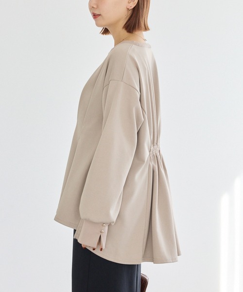 LAVEANGE(ラビアンジェ)の「ウエストタック ライトスウェットプルオーバー(スウェット・レディース・グレイッシュベージュ/ブラック・3L/LL/M/5L/4L)」の13枚目の写真