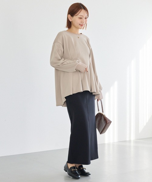 LAVEANGE(ラビアンジェ)の「ウエストタック ライトスウェットプルオーバー(スウェット・レディース・グレイッシュベージュ/ブラック・3L/LL/M/5L/4L)」の17枚目の写真