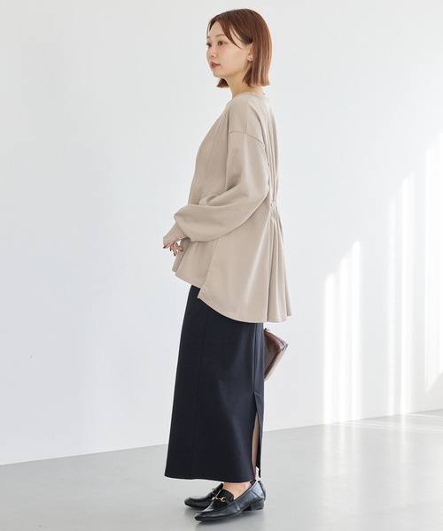 LAVEANGE(ラビアンジェ)の「ウエストタック ライトスウェットプルオーバー(スウェット・レディース・グレイッシュベージュ/ブラック・3L/LL/M/5L/4L)」の18枚目の写真